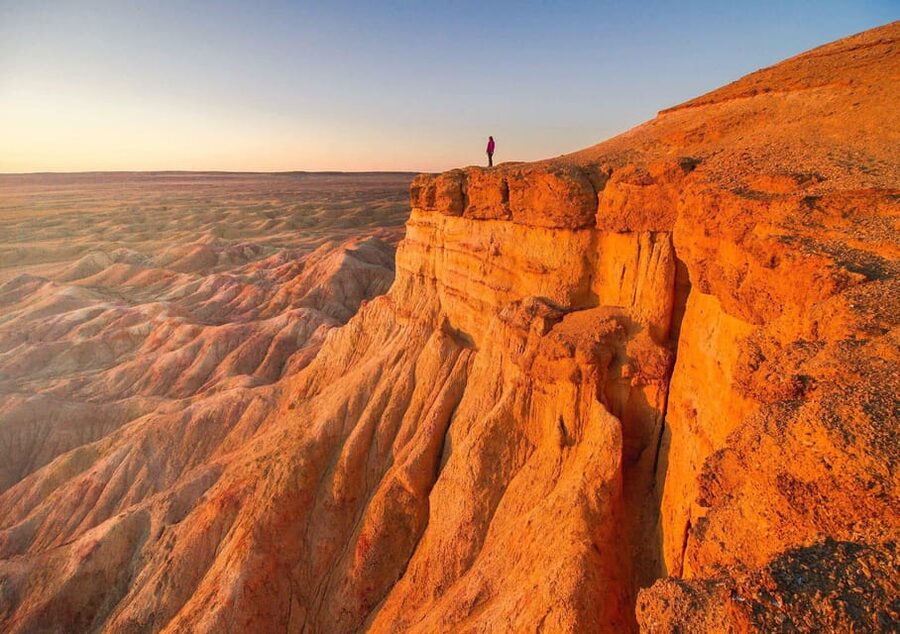 Discover / 8 day Great Gobi and Central Mongolia - Day 4: Camels and the Khongor Sand Dunes