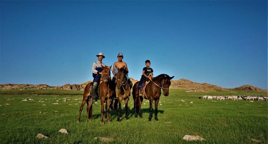 Discover / 8 day Great Gobi and Central Mongolia - Day 5: Flaming Cliffs and Ongi Monastery