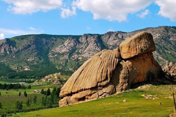 From Ulaanbaatar: Chinggis Khaan Statue and Turtle Rock Day Tour - The Chinggis Khaan statue, a huge first stop
