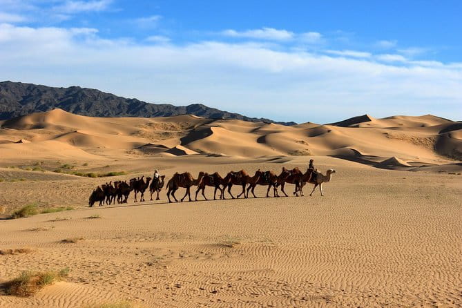 Gobi desert Mongolia for 8 days - Day 2: Tsagaan Suvarga’s sheer chalk face