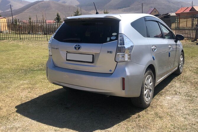 Private Transfer from Chinggis Khaan Airport to Ulaanbaatar - The private sedan and luggage setup