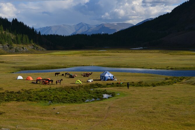 Real Mongolian Adventure! The best highlights of Mongolia - Altai Tavan Bogd National Park and its big mountain views
