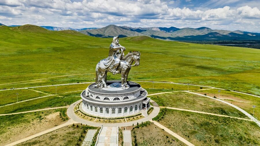 Terelj National Park: Tour with horse riding and hiking - Day two: hiking and the Chinggis Khan statue
