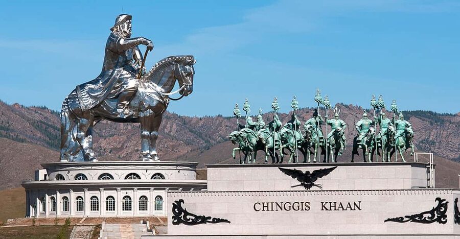 Ulaanbaatar: Chinggis Khan Statue and National Park Day Trip - The 40-meter statue complex outside Töv