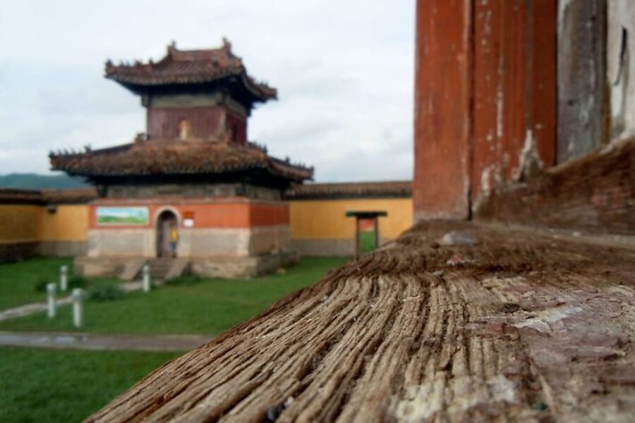Ulaanbaatar: Private custom tour with a local guide - Gandantegchinlen Monastery and the religious side of the city