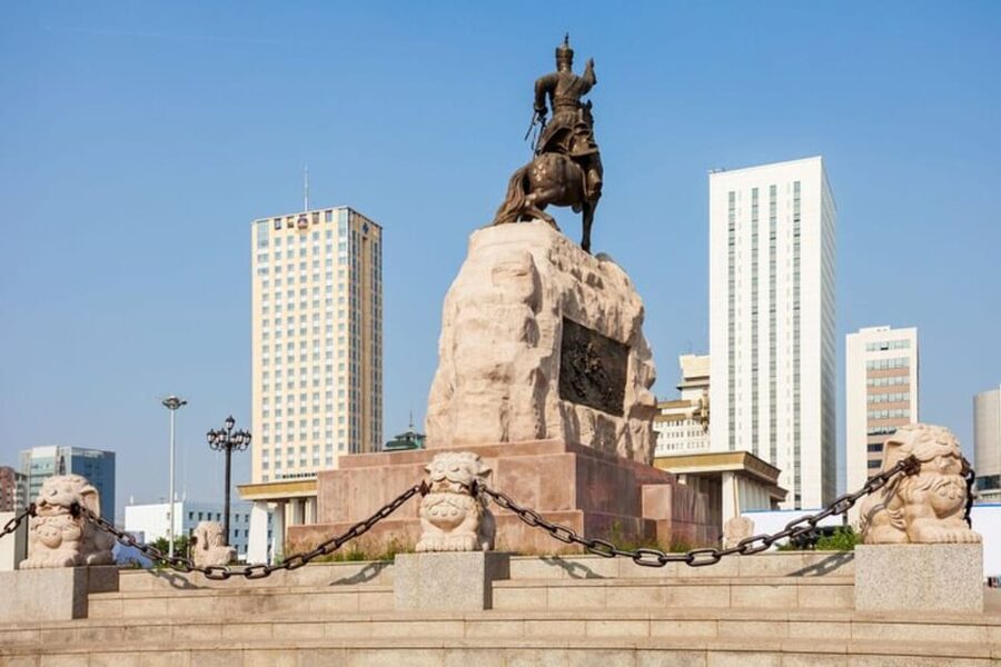 Ulaanbaatar: Private custom tour with a local guide - Sükhbaatar Square and central Ulaanbaatar