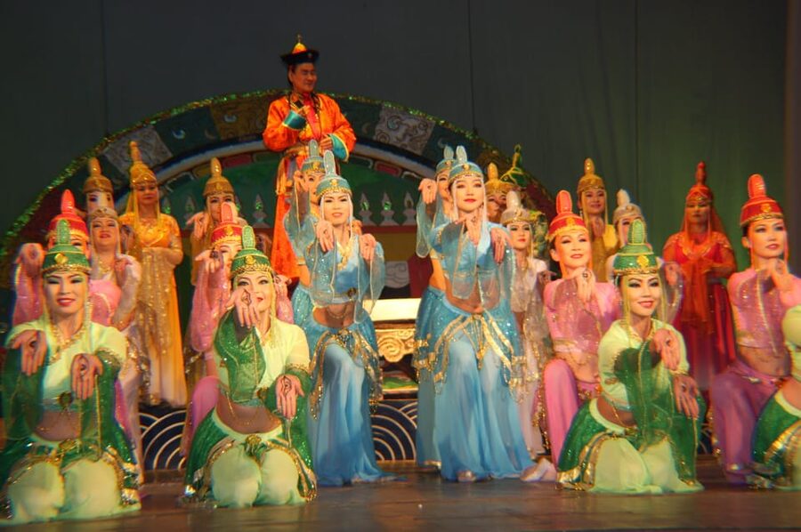 Ulaanbaatar: Traditional Music and Dance Performance Ticket - Costumes, movement, and cultural context