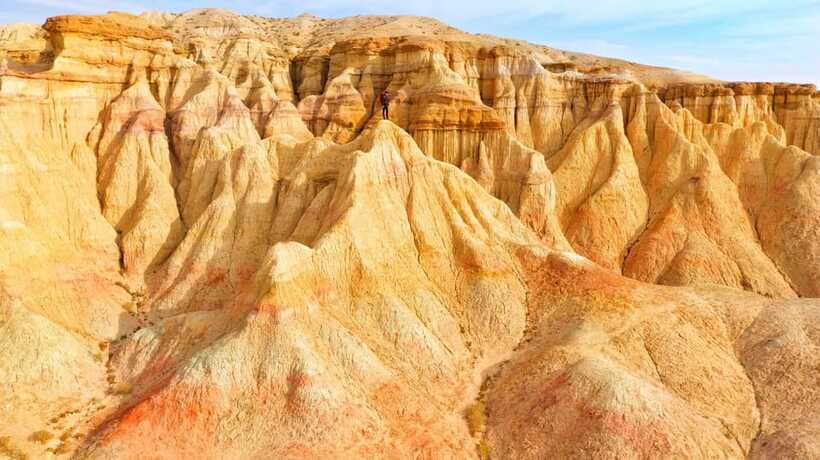 Visit Great Gobi attractions in 3 day /Full adventure - Day two: Tsagaan Suvarga and the old seabed